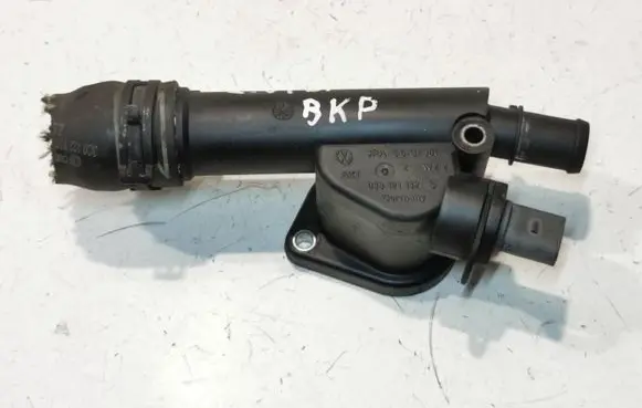 Audi A4 S4 B7 8E 8H Engine coolant pipe/hose 038121132G
