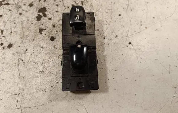Nissan X-Trail T32 Electric window control switch 