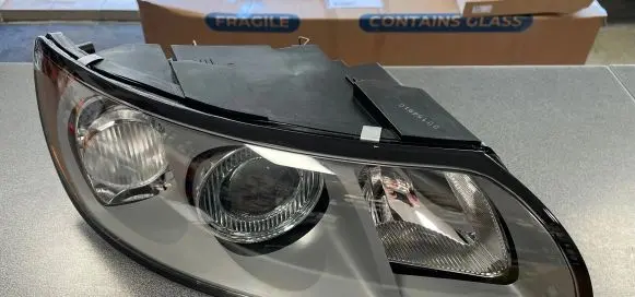 Volvo V50 Headlight/headlamp 7731117R