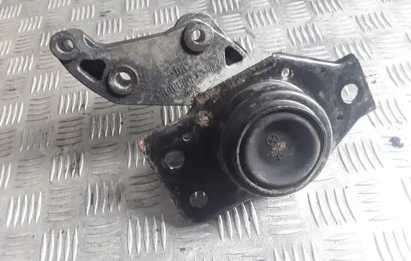 Nissan Qashqai Engine mount bracket F6036100