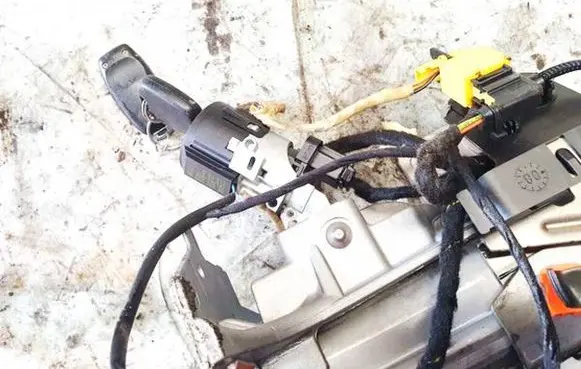 Citroen C4 I Ignition lock 9663123380