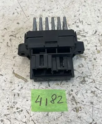 Iveco Daily 5th gen Heater blower motor/fan resistor 01102428003 PA66GF15M25