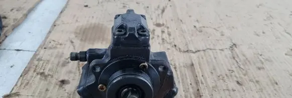 Mercedes-Benz Vaneo W414 Fuel injection high pressure pump A6110700501 0445010008