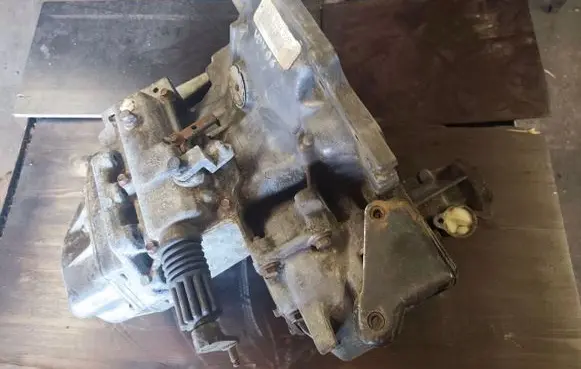 Chrysler Voyager Manual 5 speed gearbox 4641750