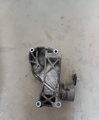 Audi Q7 4L Generator/alternator bracket 06E903143G