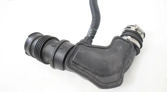Ford Focus Air intake hose/pipe CM5G6758DA