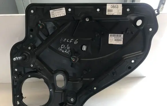 Rear door manual window regulator