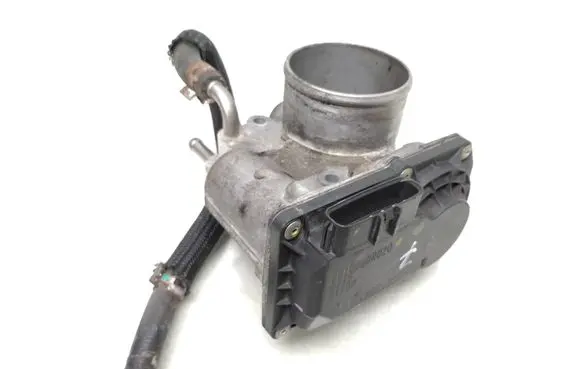 Toyota Avensis T270 Throttle valve 261000R020