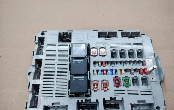 Jaguar XF X250 Fuse module 9X2314D628AC