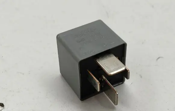 Land Rover Discovery 3 - LR3 Other relay 5M5T14B192
