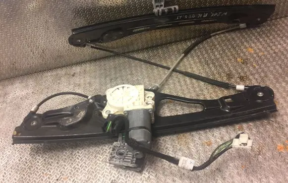 Mercedes-Benz E W211 Front door electric window regulator 2117200146 A2117200146