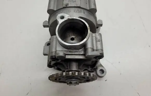 Audi A6 Allroad C7 Oil pump 