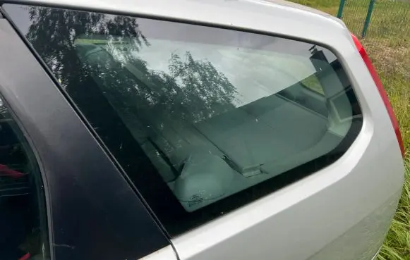 Ford Focus Rear side window