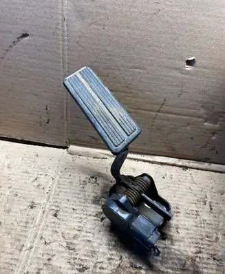 Chrysler Grand Voyager III Accelerator throttle pedal 04612742 F7BB1AA11385