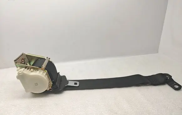 BMW X3 E83 Rear seatbelt 33017496