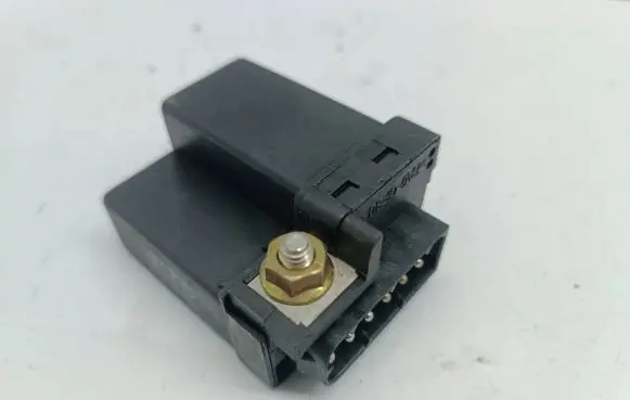BMW 5 E39 Glow plug pre-heat relay 2246919 72RB510 12212246919