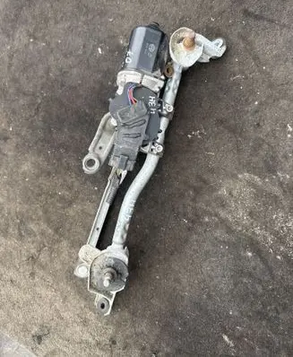 Nissan Note (E11) Front wiper linkage and motor