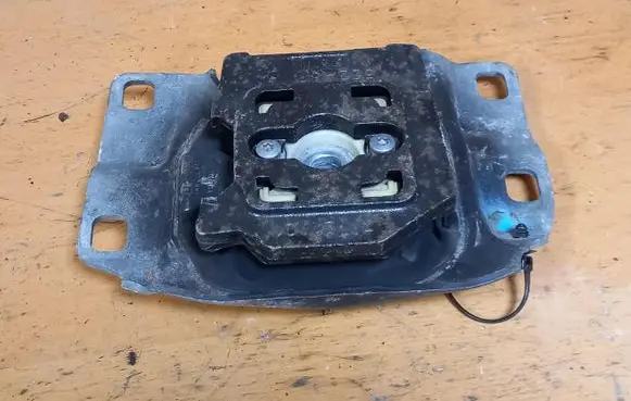 Ford Focus Engine mount vacuum valve 322A69A