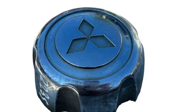 Mitsubishi Pajero Original wheel cap MB816581