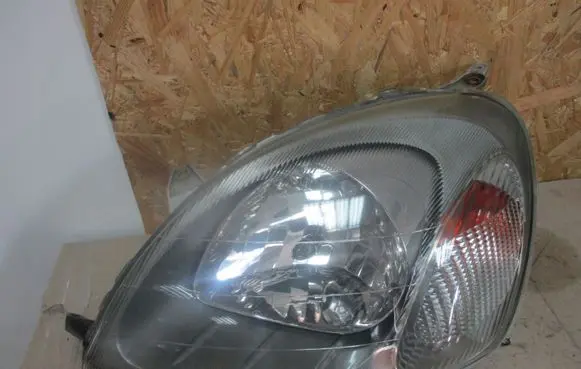 Toyota Yaris Headlight/headlamp