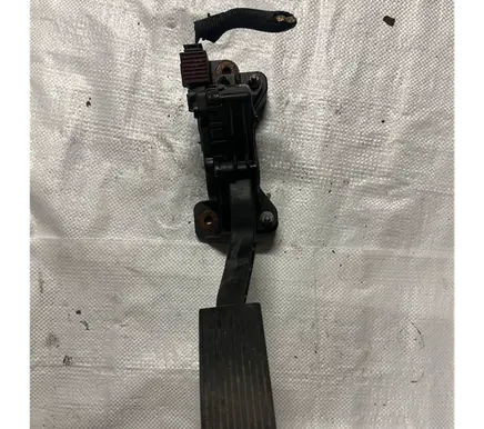 Nissan Pathfinder R51 Accelerator throttle pedal 711751