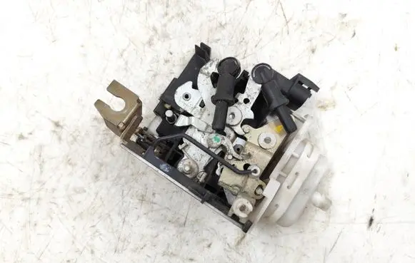 Audi A4 S4 B5 8D Front door lock 8D1837016F