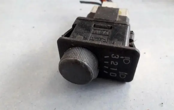 Headlight level height control switch