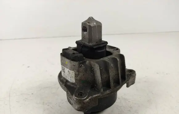 BMW 5 F10 F11 Engine mount bracket 6777381 57527810 22116777381