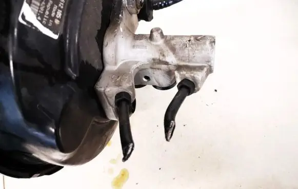 Audi A4 S4 B6 8E 8H Master brake cylinder