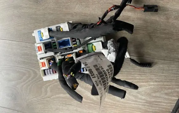 Peugeot 308 Fuse module 9849163880