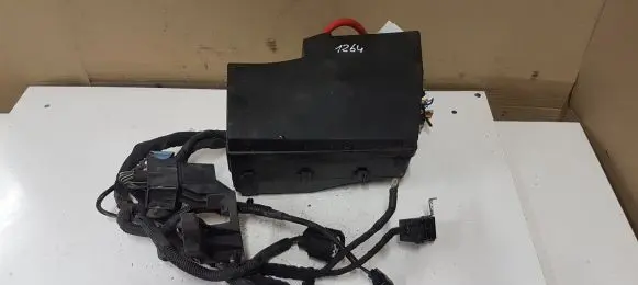 Volvo V40 Fuse module AV6T14A067AC 5B0Q10107