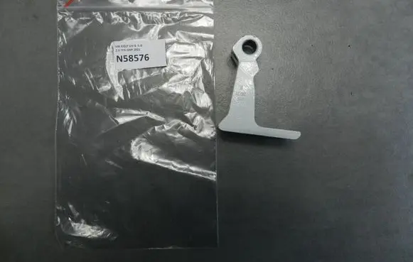 Volkswagen Golf VIII Front door upper hinge 5H0831402A
