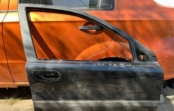 Volvo V70 Front door 9442270