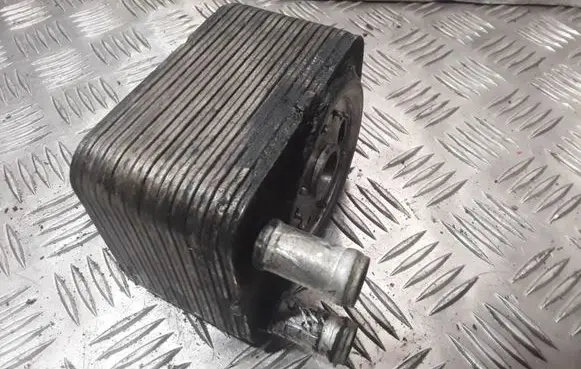 Skoda Octavia Mk2 (1Z) Oil filter mounting bracket