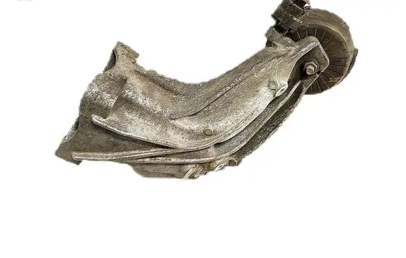 Engine mounting bracket