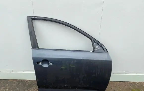 KIA Ceed Front door