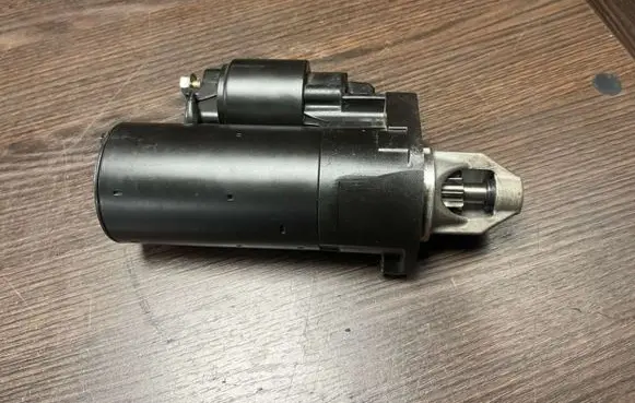 Mercedes-Benz Vito Viano W639 Starter motor 000115049 0061514101