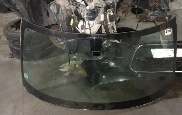 Chrysler 300 - 300C Front windscreen/windshield window 43R00171
