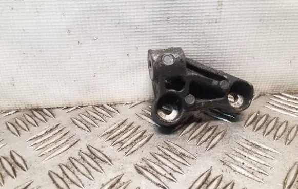 Nissan Juke I F15 Engine mounting bracket
