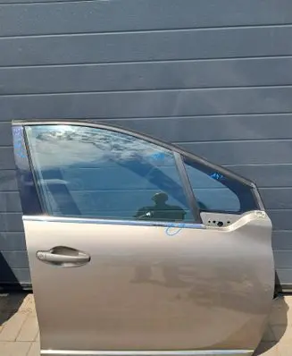 Peugeot 2008 I Front door