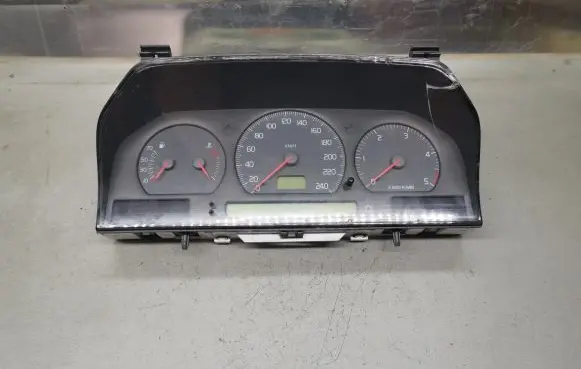 Volvo S70 V70 V70 XC Speedometer (instrument cluster) 9168386 9166196