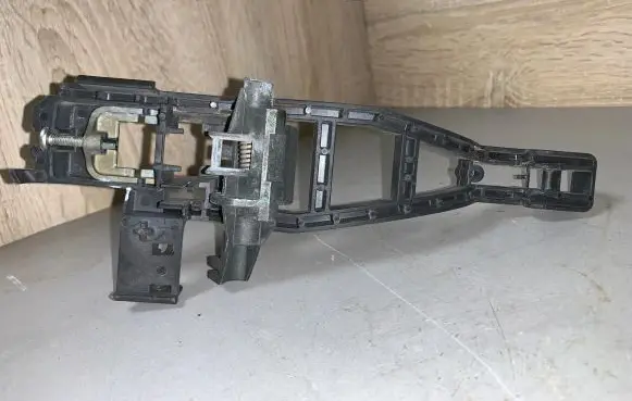 Rear door exterior handle/bracket