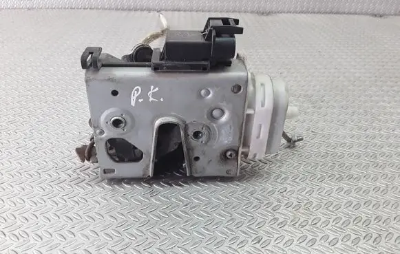 Audi A8 S8 D2 4D Front door lock 8D1837015F