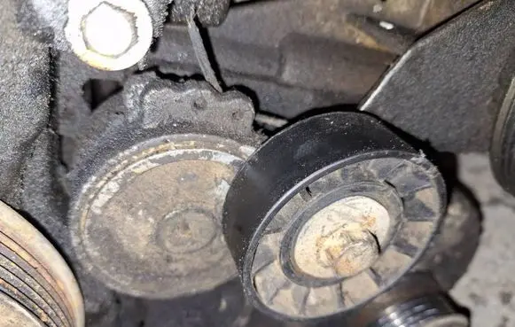 Peugeot 807 Generator/alternator belt tensioner
