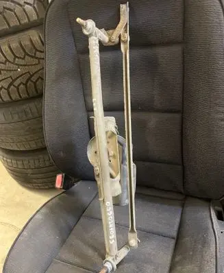 BMW 5 E28 Front wiper linkage 390241093