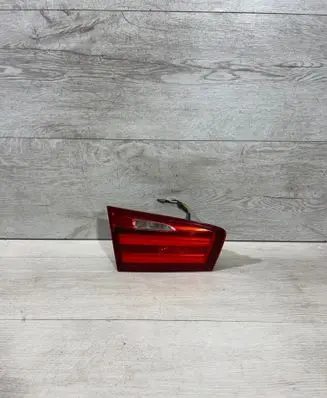 Tailgate rear/tail lights