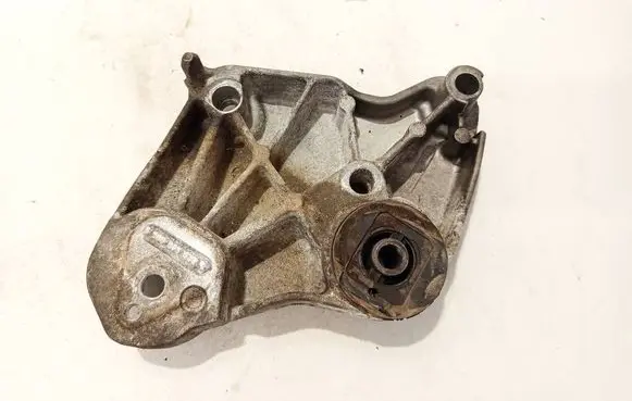 Engine mounting bracket