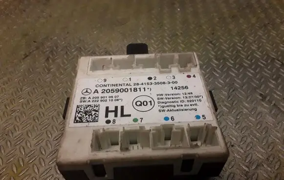 Mercedes-Benz C W205 Door control unit/module 2059001811 A2059001811