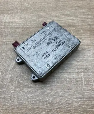 Audi A4 S4 B6 8E 8H Aerial antenna amplifier 8E0035456