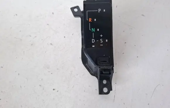 Lexus NX Gear shift selector indicator 76J744